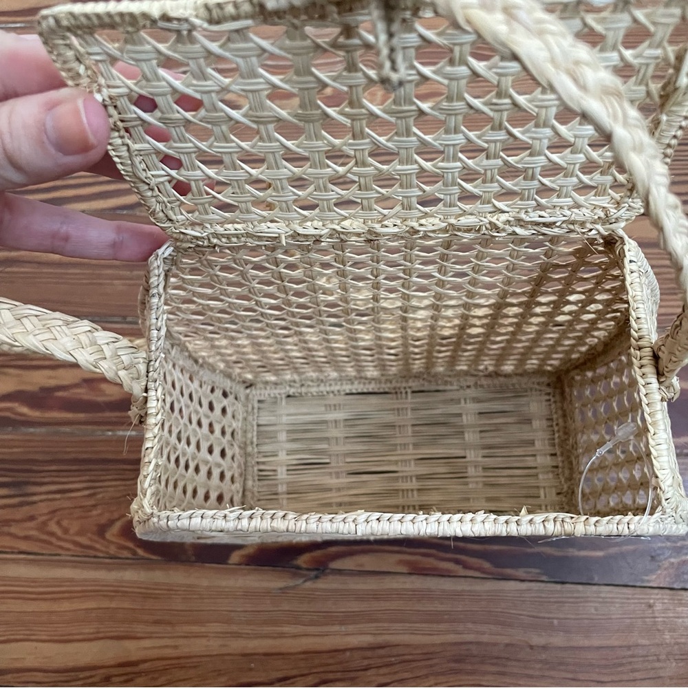 NWT Beige Woven Bag - Picture 5 of 7
